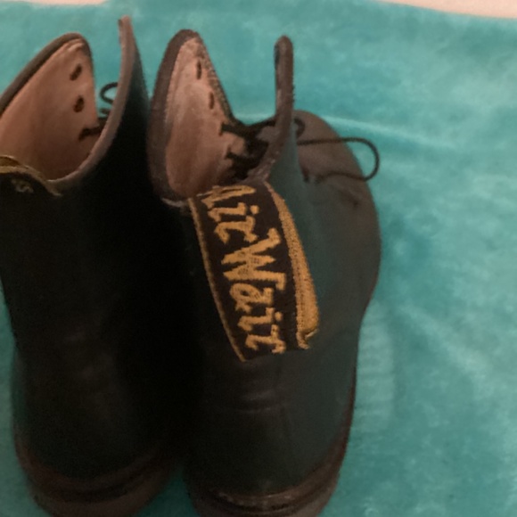 Dr.MARTEN ORIGINAL BOOTS Sz 7 Men / Sz 8 Women